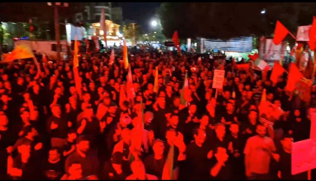 سینه‌زنی عزاداران حسینی بروجرد