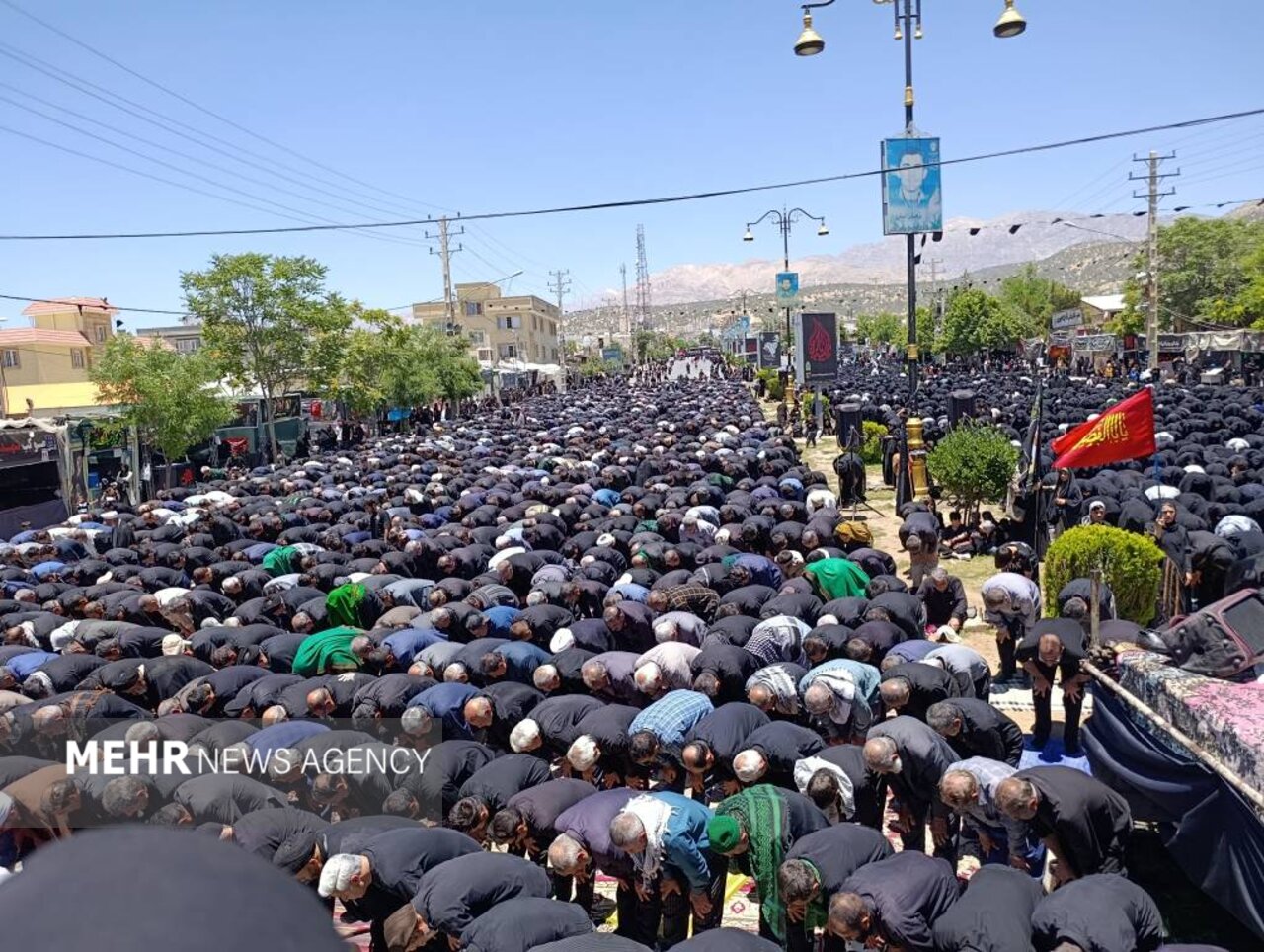 اقامه نماز ظهر عاشورا در یاسوج