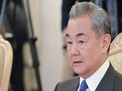 وانگ یی: خواستار حفظ روند مذاکرات بین آمریکا و ایران هستیم