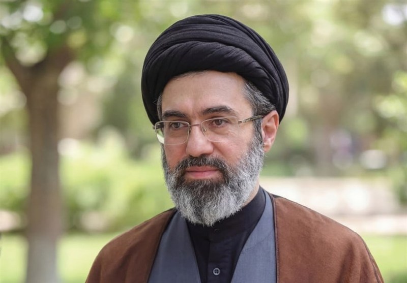 رهبر انقلاب: عهد می‌بندیم که انتقام خون امام شهید را از قاتلین جنایتکار و بی‌آبرو بگیریم