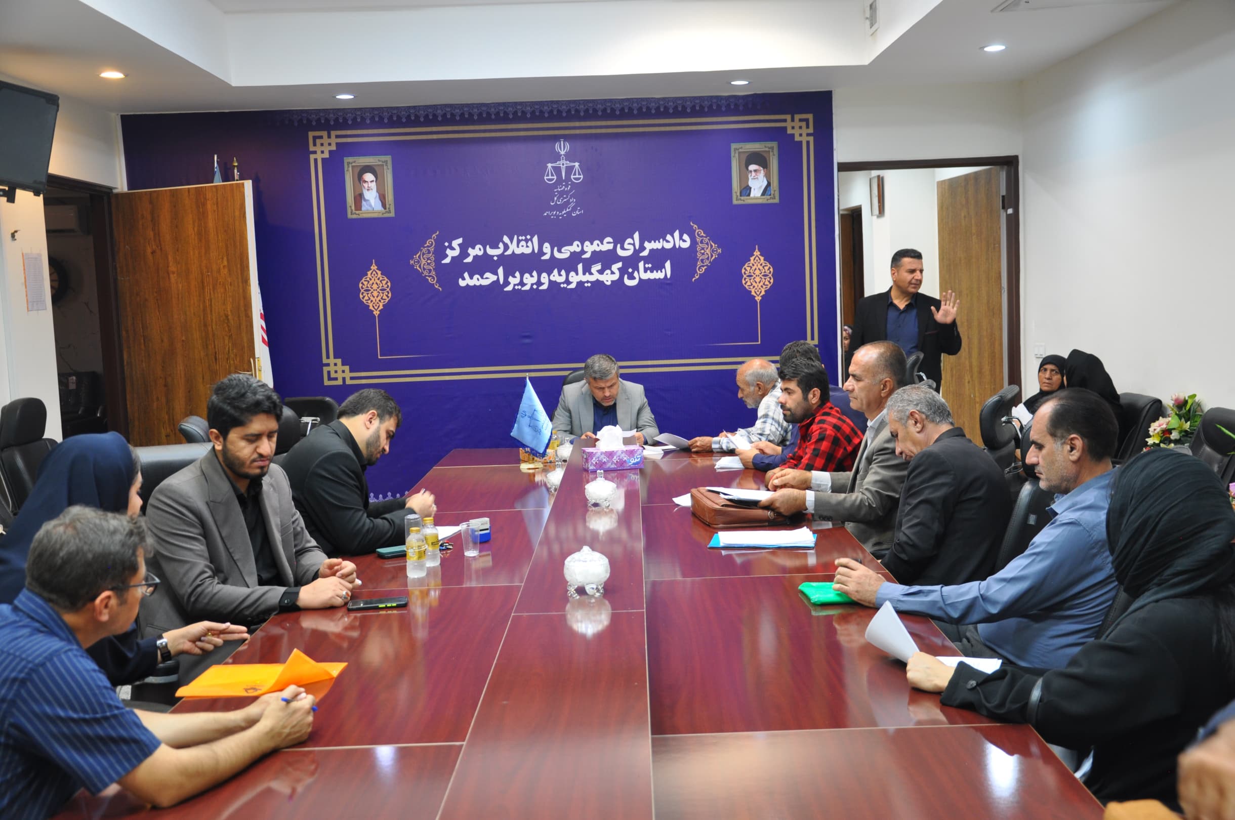 برگزاری ملاقات مردمی دادستان مرکز استان با ۹۵ شهروند