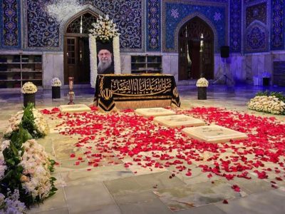 آرامگاه رهبر شهید؛ نشانه‌ای از ادب و عشق به امام رضا (ع)