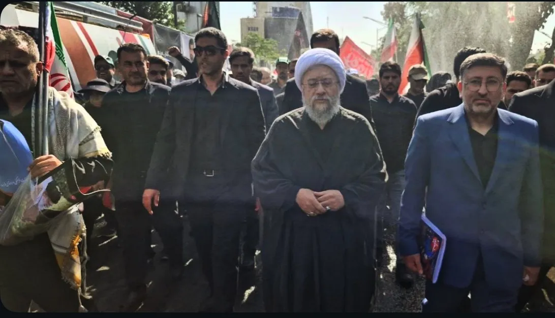 آیت الله آملی لاریجانی در مراسم تشییع رهبر شهید انقلاب اسلامی حضور یافت