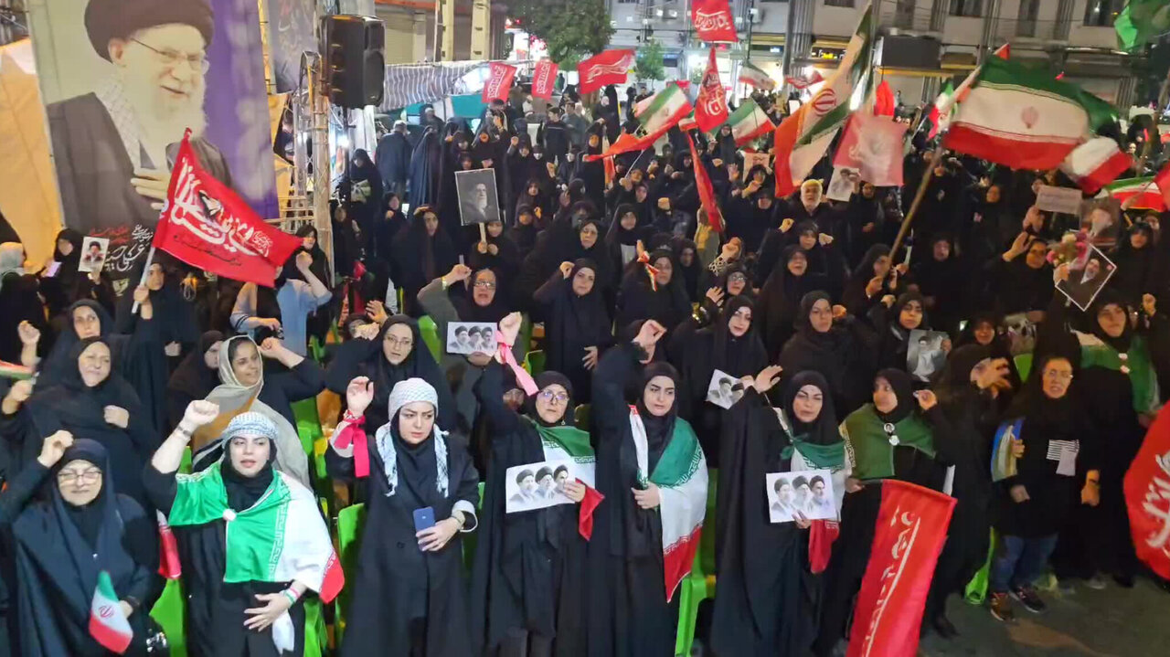 اجتماع انقلابی در میدان شهدا بابلسر