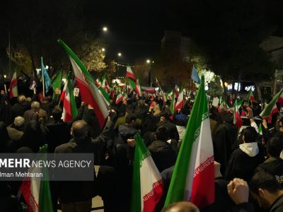 اجتماع شبانه مردم کرمانشاه در بزرگداشت شهدای مدافع وطن