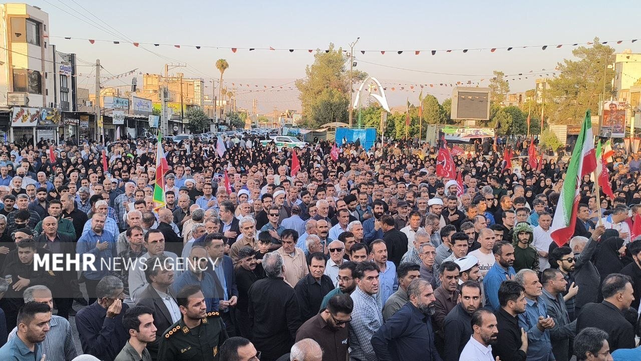 استقبال مردم دهدشت از پیکر شهید علوی پس از شهادت در بمپور