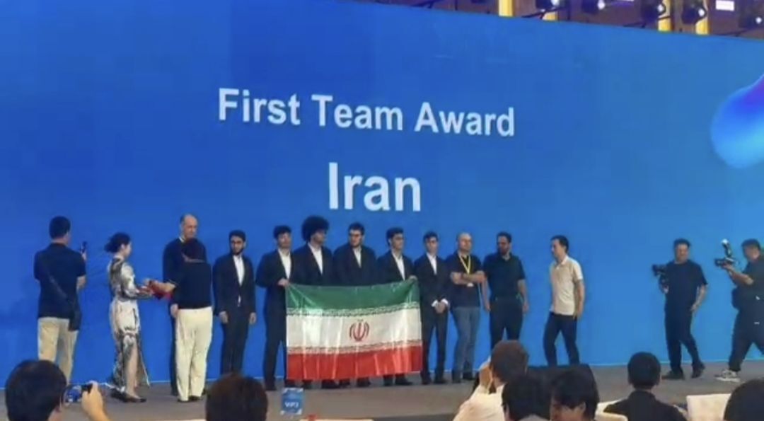 افتخار آفرینی رادین نیک‌اقبالی در المپیاد ریاضی چین