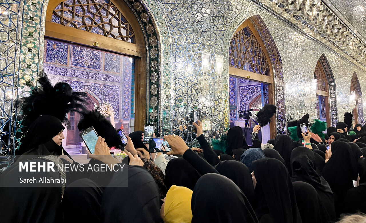 ایجاد ۴ مسیر ویژه برای زیارت مرقد رهبر شهید در حرم رضوی