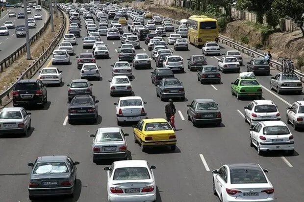 ترافیک سنگین در محورهای منتهی به تهران در صبحگاهی