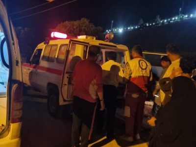 تصادف پژو پارس با تیر چراغ برق ۴ نفر را راهی بیمارستان کرد