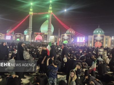 جمعیت انبوه در مسجد جمکران؛ تنها 5 ساعت تا تشییع امام شهید امت