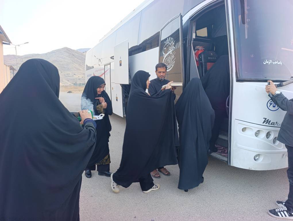 جهادگران چرامی به مشهد اعزام شدند تا در مراسم تشییع قائد امت خدمت کنند