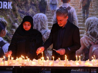 خانواده ماکان نصیری در اختتامیه «مشق ناتمام» در تهران حضور یافتند