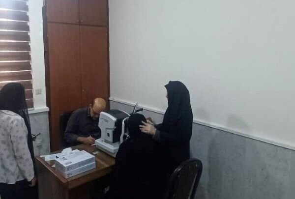 خدمات بینایی‌سنجی و عینک رایگان برای ۴۰۰ مددجوی گناوه‌ای