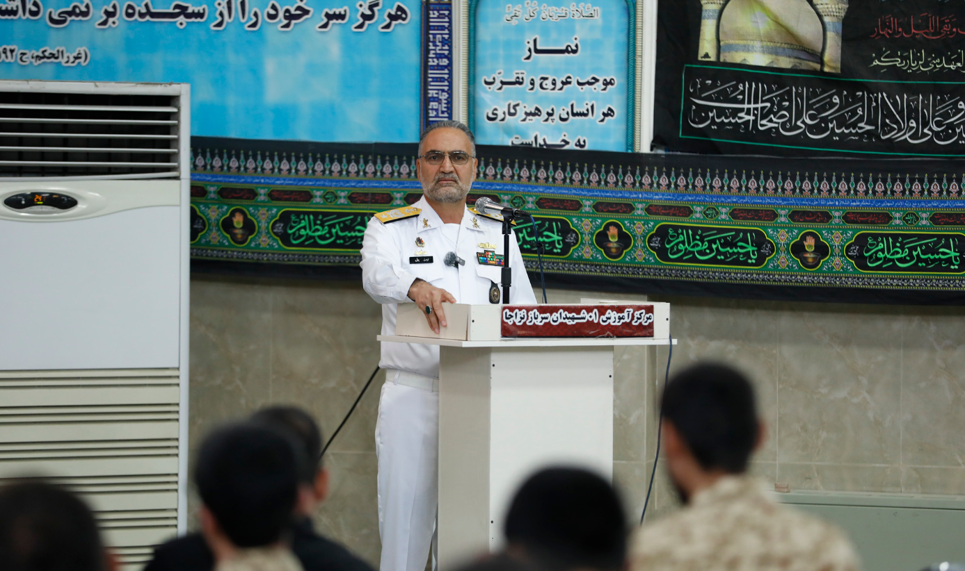 دریادار بمانی: جوانان نخبگان محور پیشرفت دفاعی کشور هستند