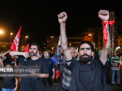 زاهدانی‌ها در شب ۱۳۲ به یاد قائد امت تجمع کردند