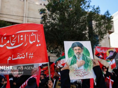 شعار لبیک سید مجتبی در حرم امام رضا طنین‌انداز شد