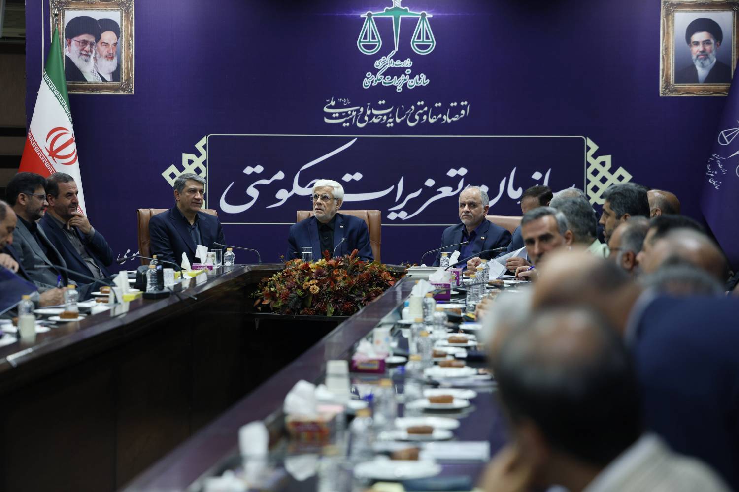 عارف: برخورد جدی با گران‌فروشی و احتکار ضروری است