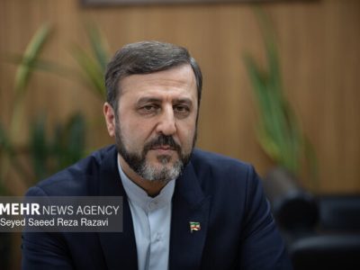 غریب‌آبادی: تنگه هرمز تحت کنترل ایران است نه سنتکام