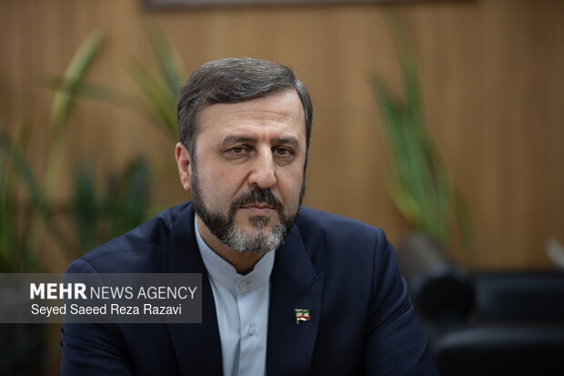 غریب‌آبادی: تنگه هرمز تحت کنترل ایران است نه سنتکام