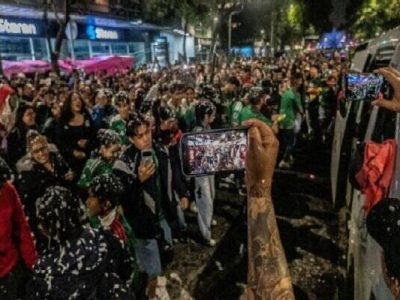 فاجعه در جشن صعود مکزیک: دو هوادار جان باختند