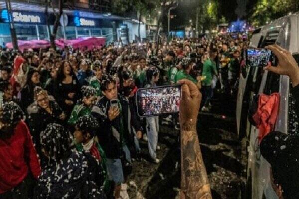 فاجعه در جشن صعود مکزیک: دو هوادار جان باختند