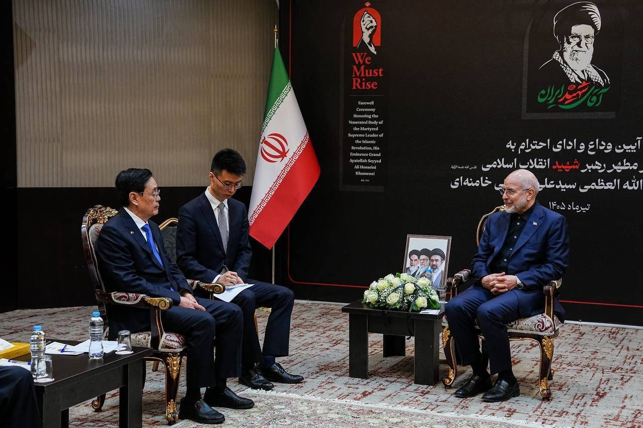 قالیباف: آمریکا را از دخالت در تنگه هرمز بازمی‌داریم
