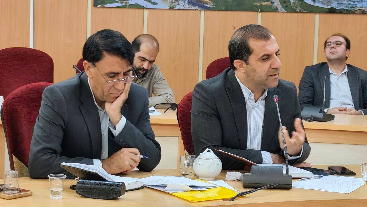 مدیران و تأثیر آن‌ها بر سرمایه اجتماعی در دنا
