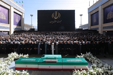 مراسم نماز بر پیکر مطهر امام مجاهد شهید آیت‌الله خامنه‌ای برگزار شد