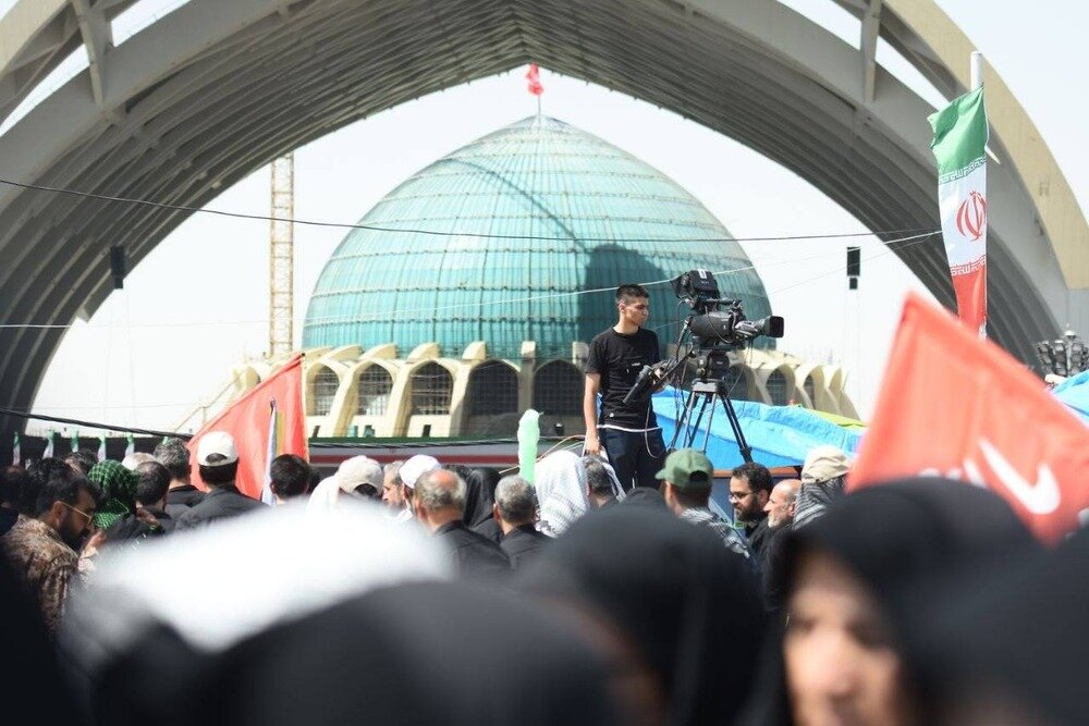 مستندسازی جامع انجمن سینمای جوانان از آئین وداع با رهبر شهید