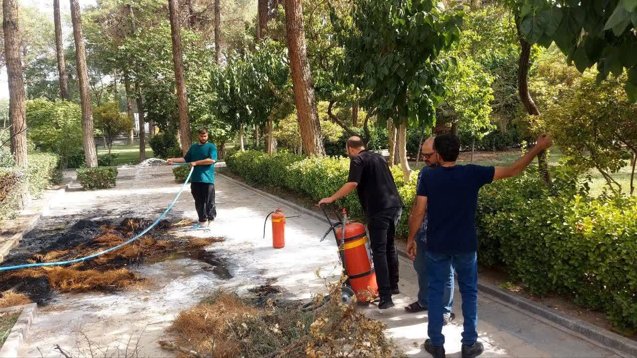 مهار حریق جزئی در باغ‌موزه چهلستون اصفهان