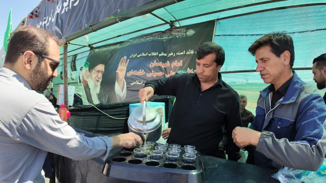 مهمان‌نوازی بی‌نظیر مردم تربت حیدریه برای زائران رهبر شهید