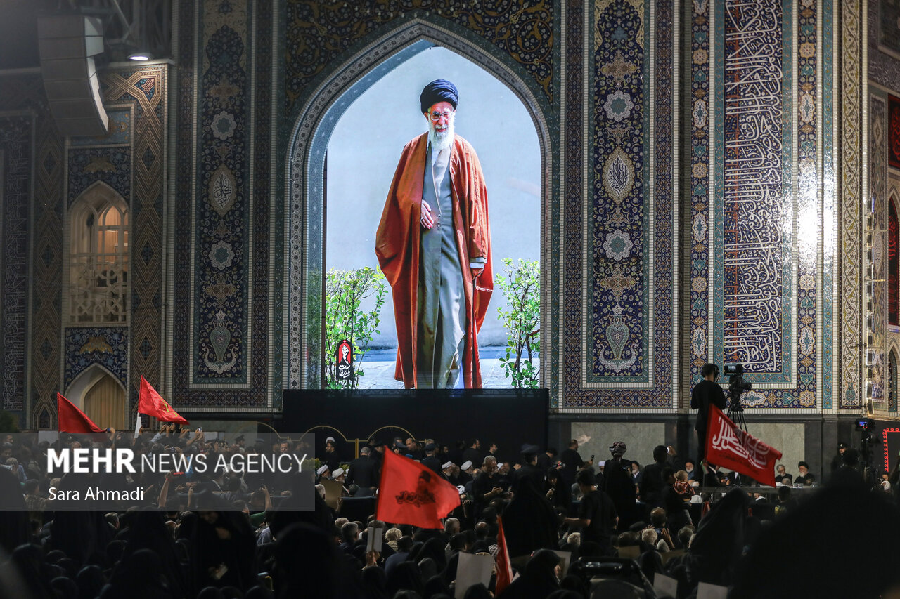 نوحه‌خوانی مداح لبنانی در حرم امام رضا (ع)