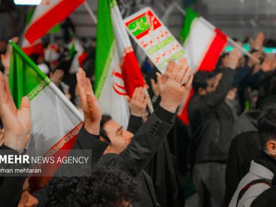 همخوانی دعای فرج در اجتماع شبانه مردم کرمانشاه