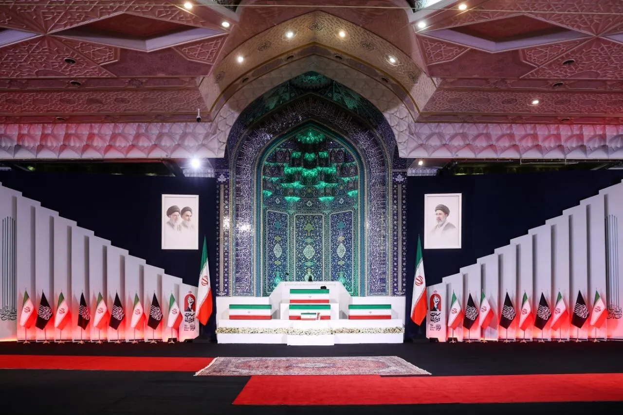 ورود مقامات خارجی به ایران برای ادای احترام به رهبر شهید