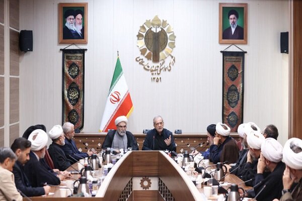 پزشکیان: اطاعت از رهبری در مذاکرات قطعی است