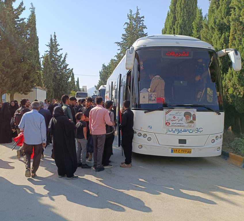 کاروان رهبر شهید از یاسوج به تهران عزیمت کرد