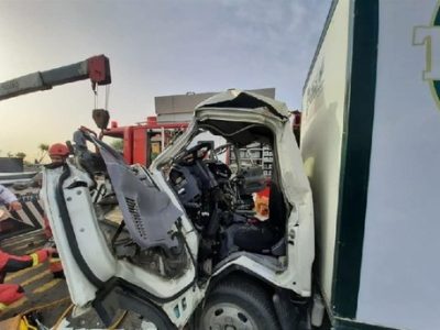 واژگونی تریلی در پی تجمع تماشاگران تصادف در یاسوج/ ۱۴ مصدوم در پل سریز