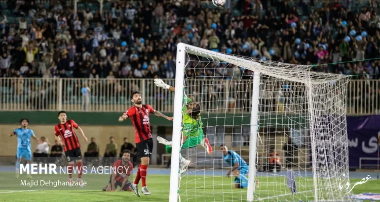 تراکتور صدرنشین ماند؛ استقلال در تعقیب، پرسپولیس به جمع مدعیان برگشت