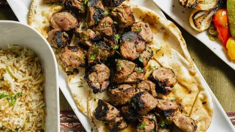 خورورات؛ هنر کباب ارمنی با گوشت آبدار و سبزیجات کاراملی