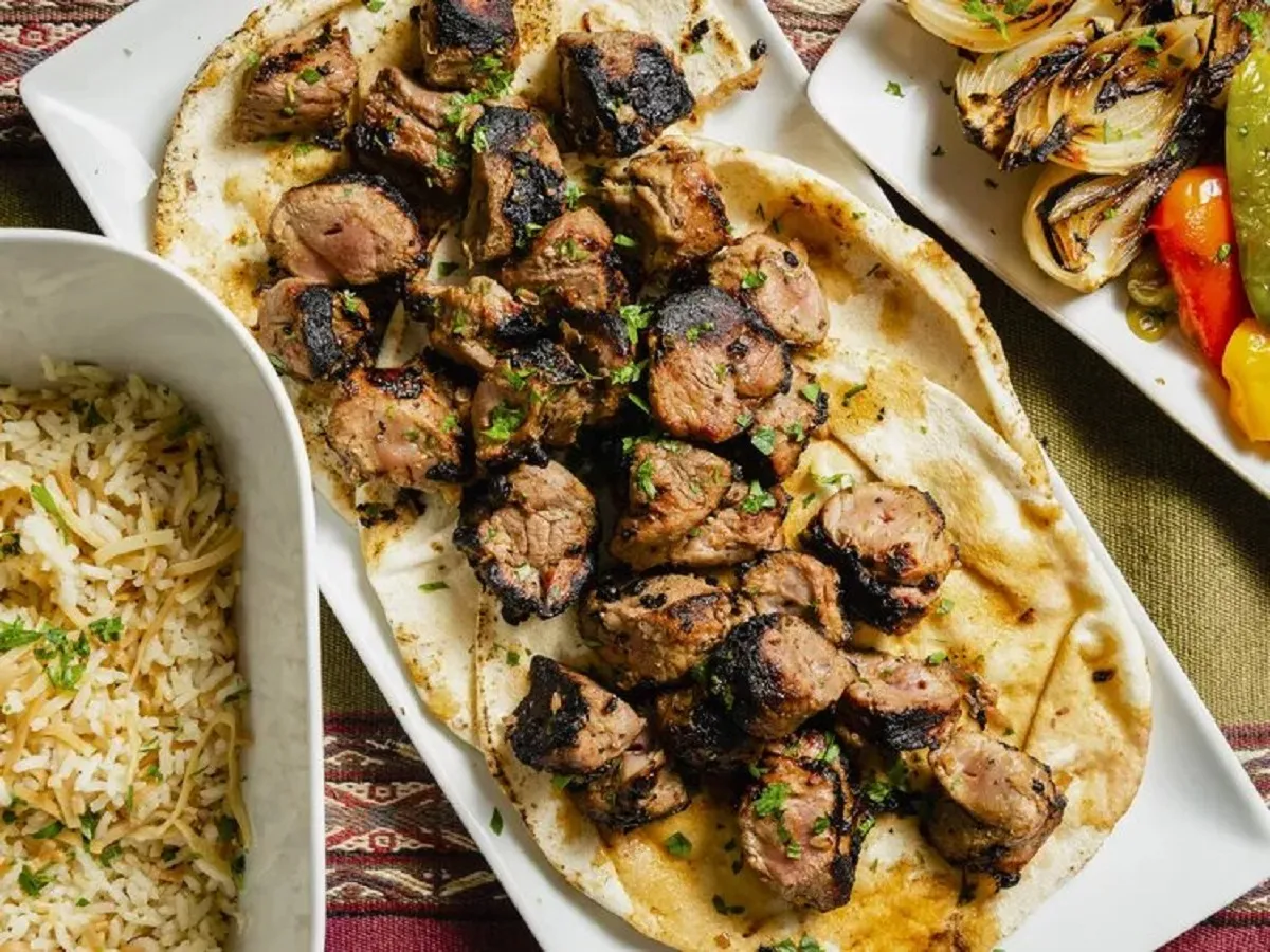خورورات؛ هنر کباب ارمنی با گوشت آبدار و سبزیجات کاراملی