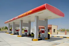 دلایل مهندسی و ایمنی ارتفاع زیاد سقف پمپ بنزین‌ها