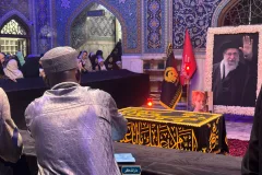 زیارت علما و اندیشمندان کنفرانس وحدت اسلامی از مزار شهید رهبر در حرم رضوی
