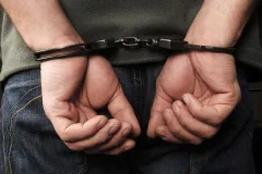 سرقت پلاک خودرو توسط فروشنده برای اجبار خریدار به تعویض پلاک