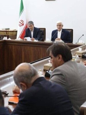 عارف: دشمن را در جنگ اقتصادی هم شکست می‌دهیم