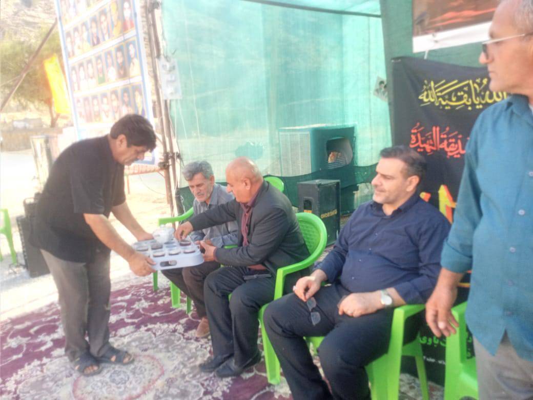 پذیرایی موکب شهدای ایل دشمن زیاری از زائران حسینی