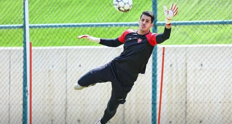 گل اول استقلال خوزستان به پرسپولیس با گل‌به‌خودی پیام نیازمند