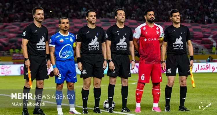 بطری‌باران در دربی ۱۰۷؛ اعتراض پرسپولیسی‌ها به بنیادی‌فرد