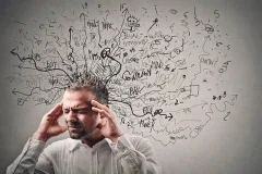 راهکارهای مقابله با افکار منفی؛ چگونه صدای منتقد درونی را مهار کنیم؟