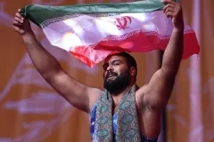 طغانی با ضربه فنی قهرمان کشتی پهلوانی جهان شد